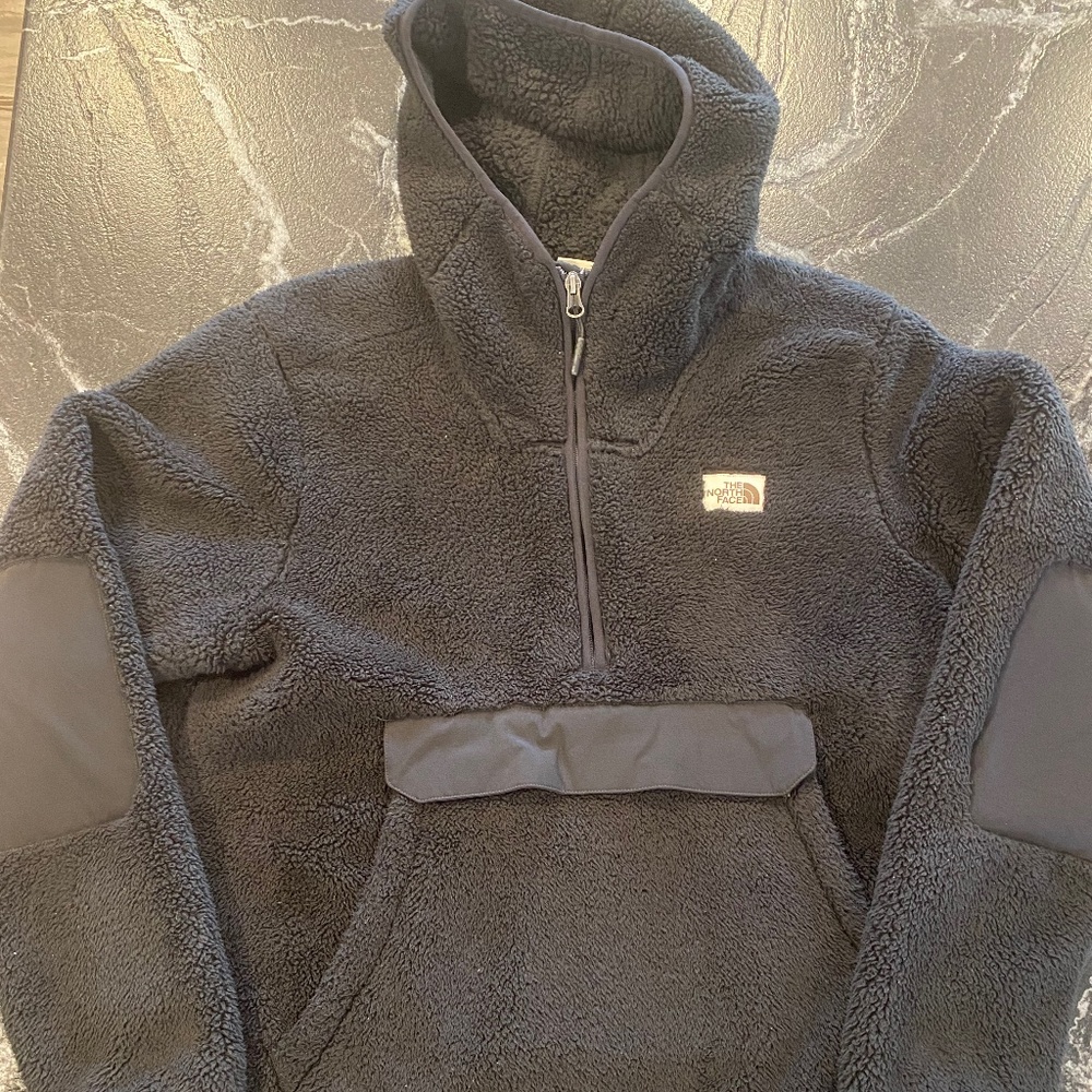 Black fleece North Face sherpa pullover
